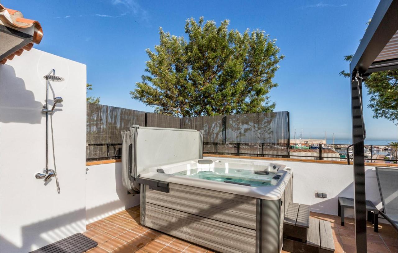 Gorgeous Home In Marbella With Kitchen Экстерьер фото